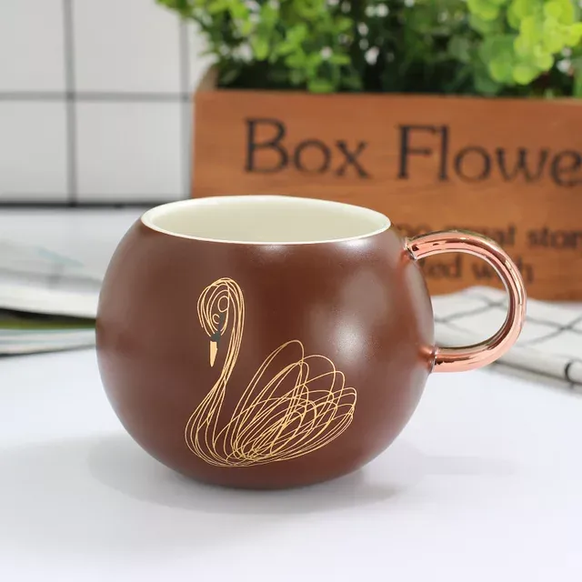 Elegant Swan Cup